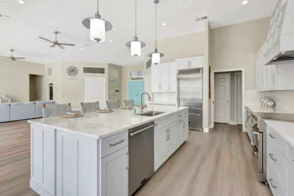 Quartz vs. Granite Countertops: Which is Best for Your Florida Kitchen?